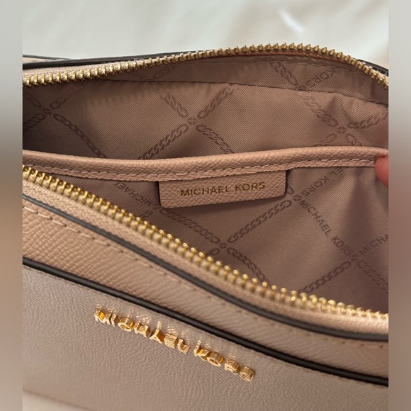 MICHEAL KORS Large Leather Jet Set East West Crossbody, Soft Pink/Gold - Picture 6 of 11